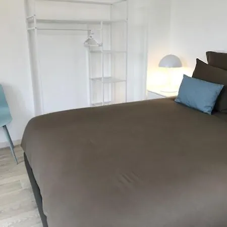 Louise De La Maison Saint-josse