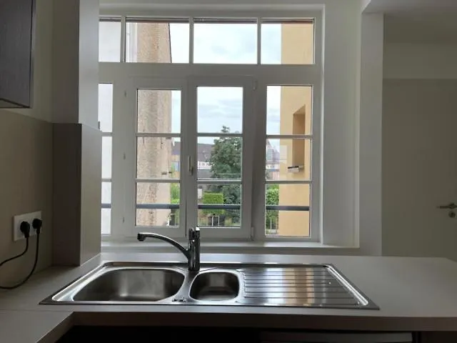 Louise De La Maison Saint-josse Appartement